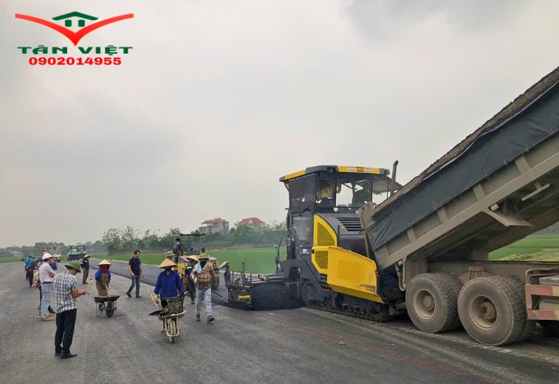 gia-may-rai-nhua-duong-dynapac-nhap-khau-tu-duc-tai-tan-viet