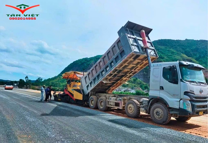 ky-thuat-dieu-chinh-do-day-may-rai-cap-phoi-da-dam-dynapac