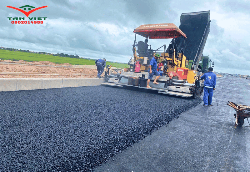 ban-giao-may-rai-tham-nhua-tan-viet